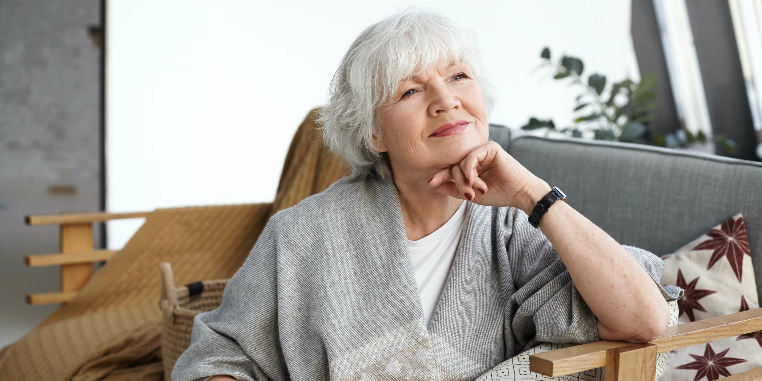 titelbild-vor-und-nachteile-leibrente-dame